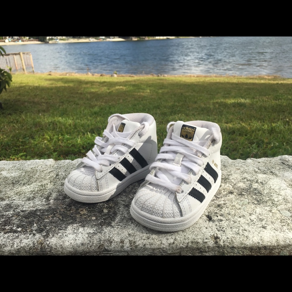 Pro Model Hi-Top Adidas White w/ Black stripes Sz5